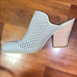 DOLCE VITA light beige heeled mules